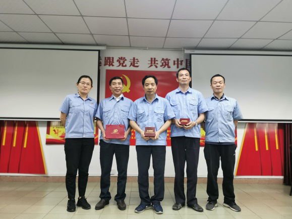 風(fēng)雨同舟三十載，一路相伴鑄輝煌